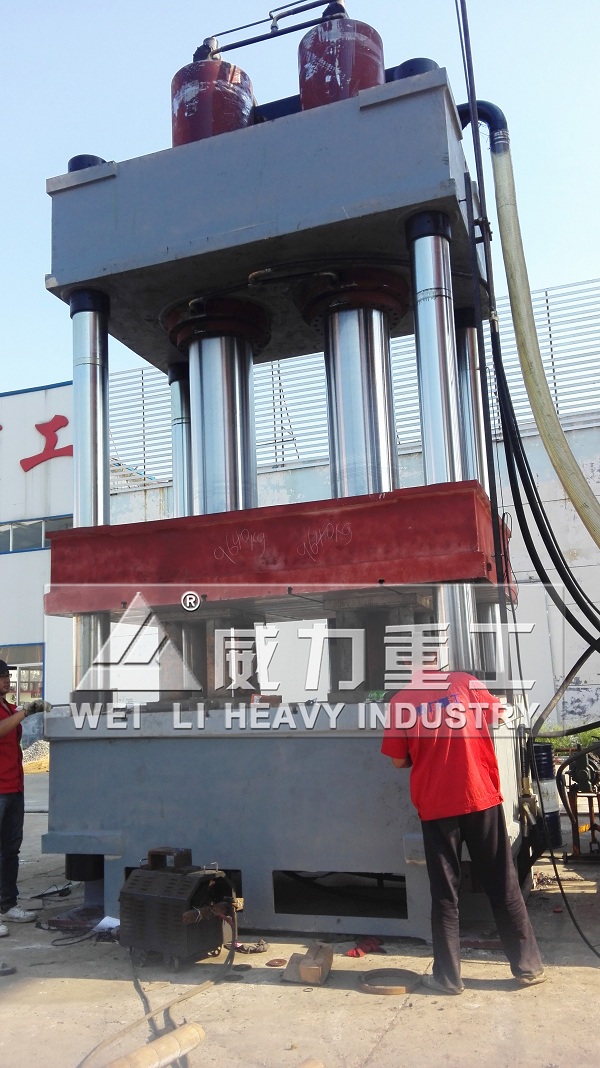 5000吨三梁四柱液压机对加工金属工件的影响
