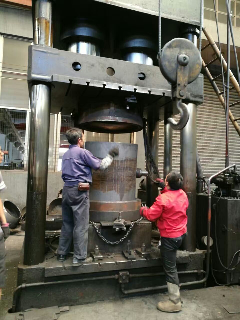 4000吨锻钢阀液压机液压换向回路工作原理