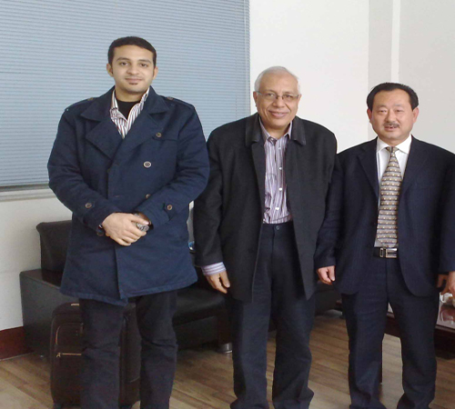 新加坡液压机客户与威力液压机厂家洽谈合作